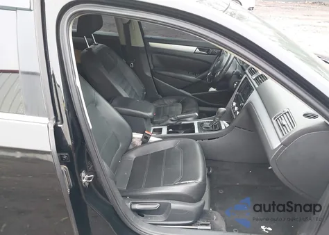 2012 Volkswagen Passat 2.5L Se z USA, uszkodzony, nr VIN 1VWBP7A31CC070953